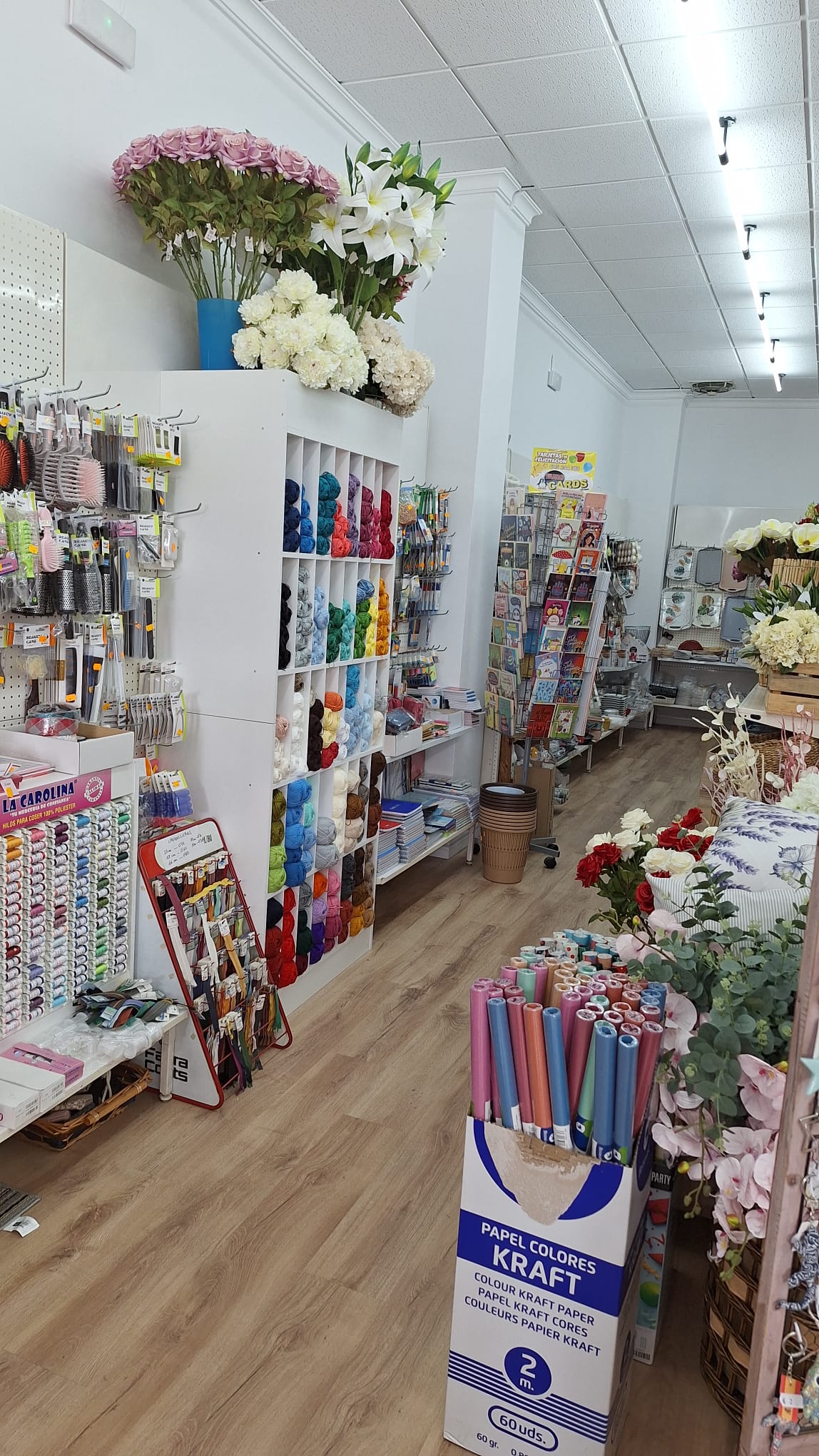 Pasillo con distintos productos